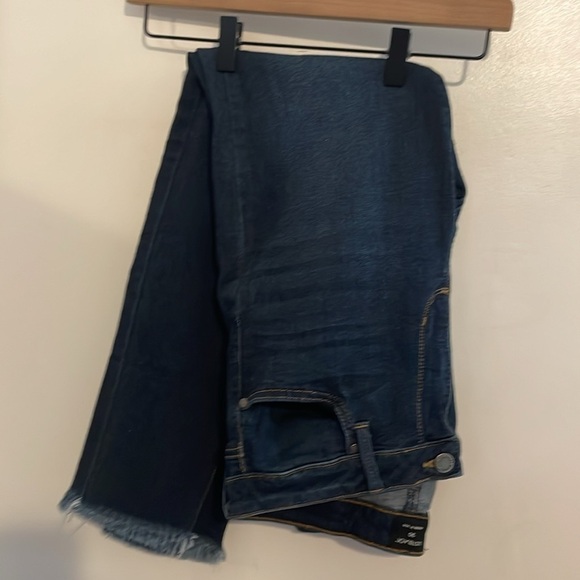 Just Black Dark Wash Skinny Jeans with Raw Edge Hem 30 - Picture 9 of 11